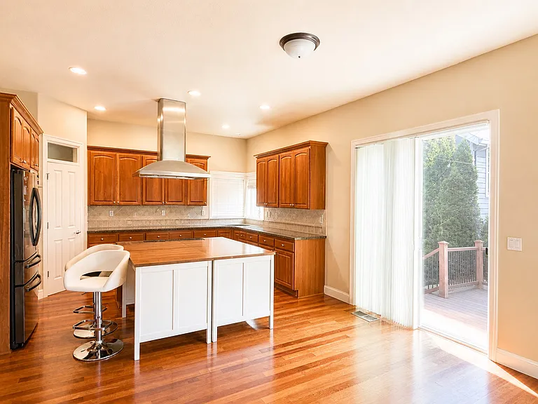 11018 NW Ironwood Ln — Photo 2