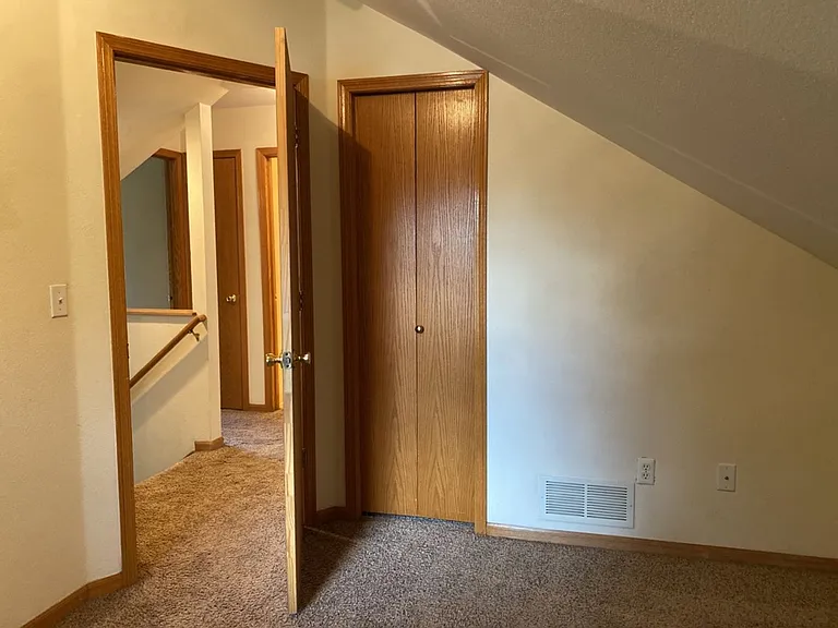 610 S Whitcomb St #B — Photo 17