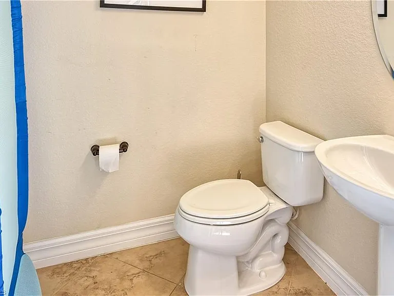 9215 Veneto Ln — Photo 22