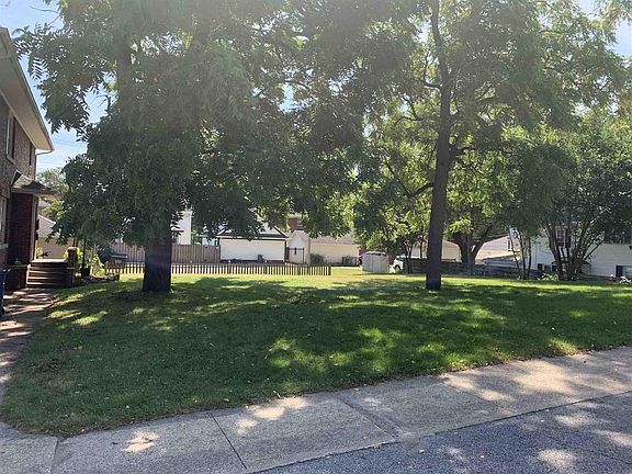 2nd image of 411 W Grove St