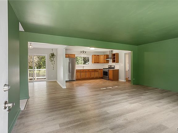 4th image of 8583 Green Lakes Rd