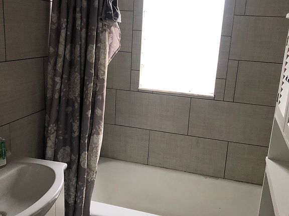 5th image of 2037 Farragut Ave