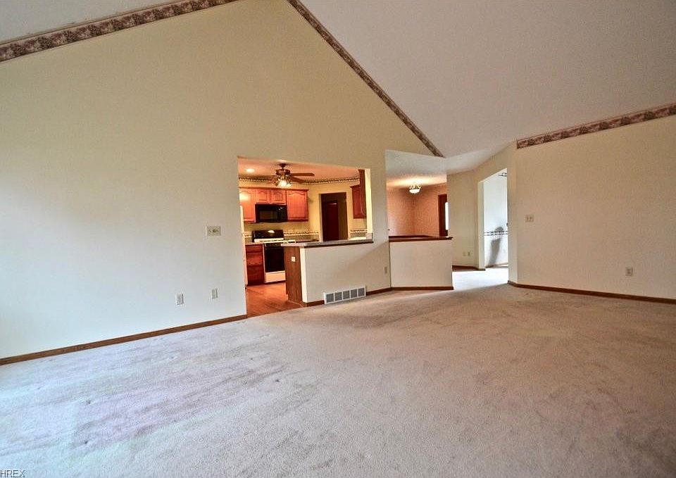 2nd image of 1928 W Ridgewood Dr