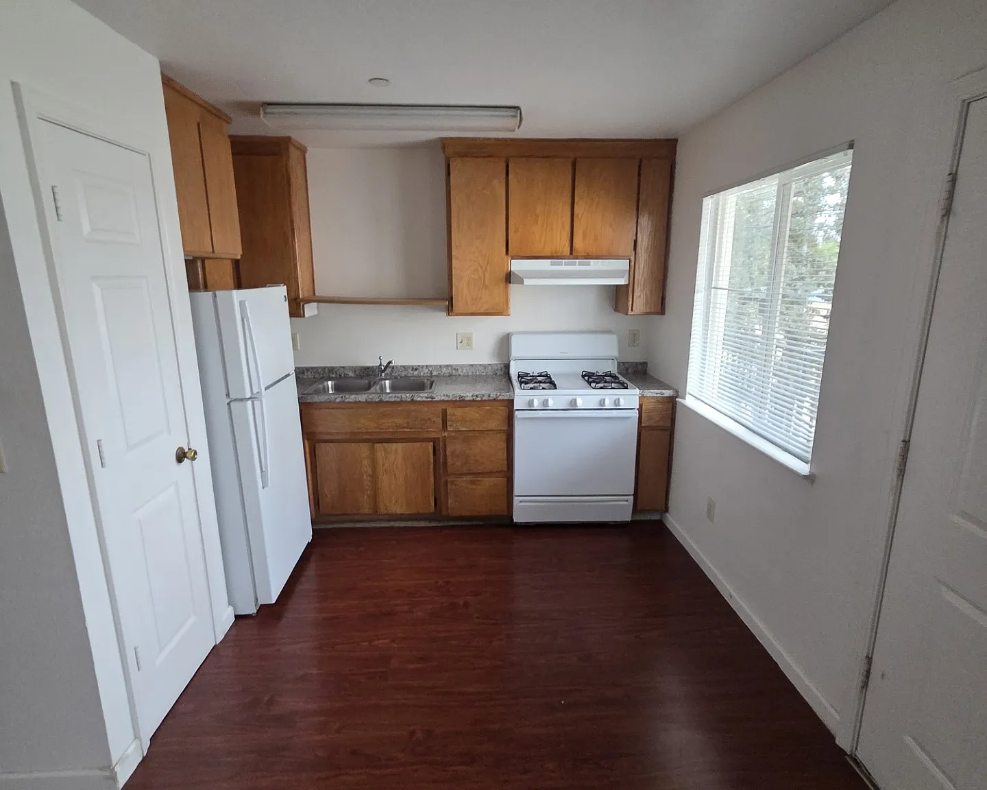 2 bed, $1,050 — Photo 2