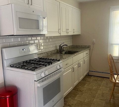 2nd image of 25 Roseland Ave Floor 2