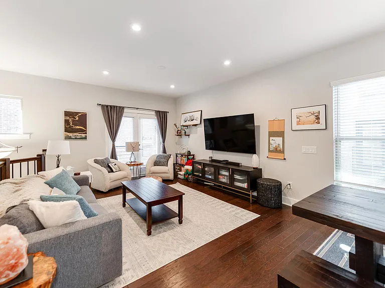 16031 Roscoe Ln — Photo 6