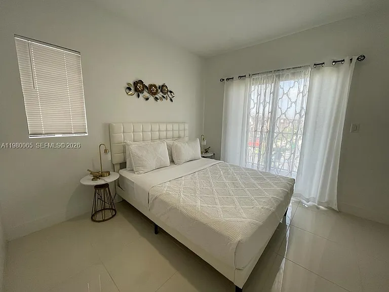 302 NW 11th Ct — Photo 34