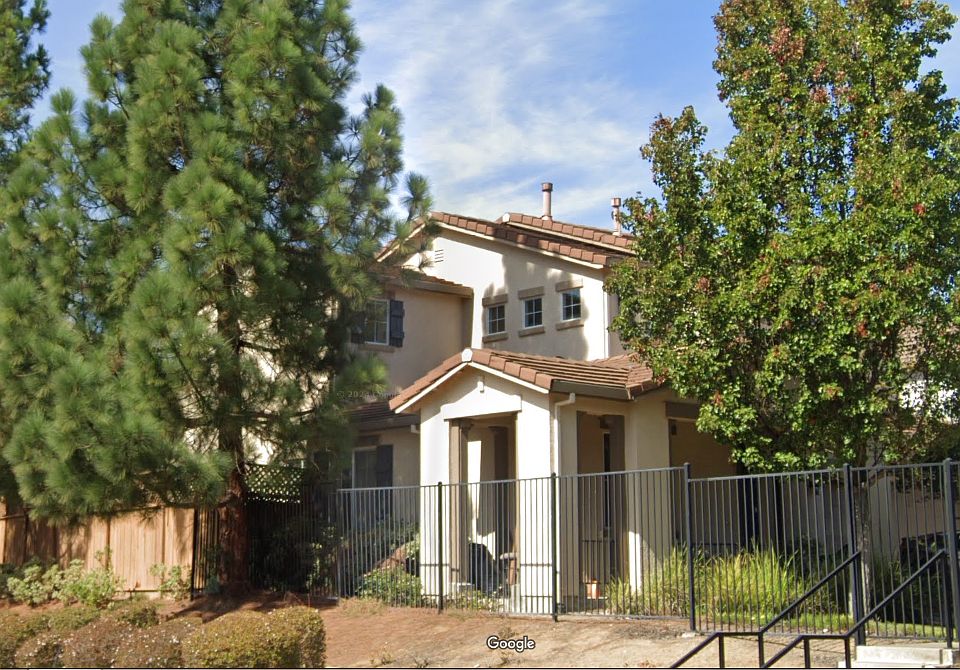 2nd image of 500 Blue Cypress Way