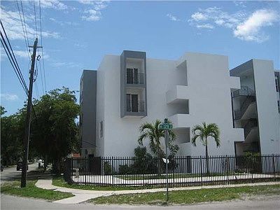 2nd image of 790 NE 128th St APT 402