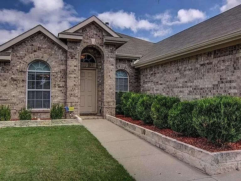 5928 Lantern Ln — Photo 1