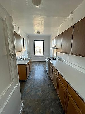 2nd image of 3020 Bronx Park E #C6