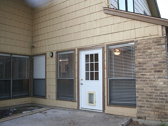 Back patio with doggie door for your under 9 pound pooch