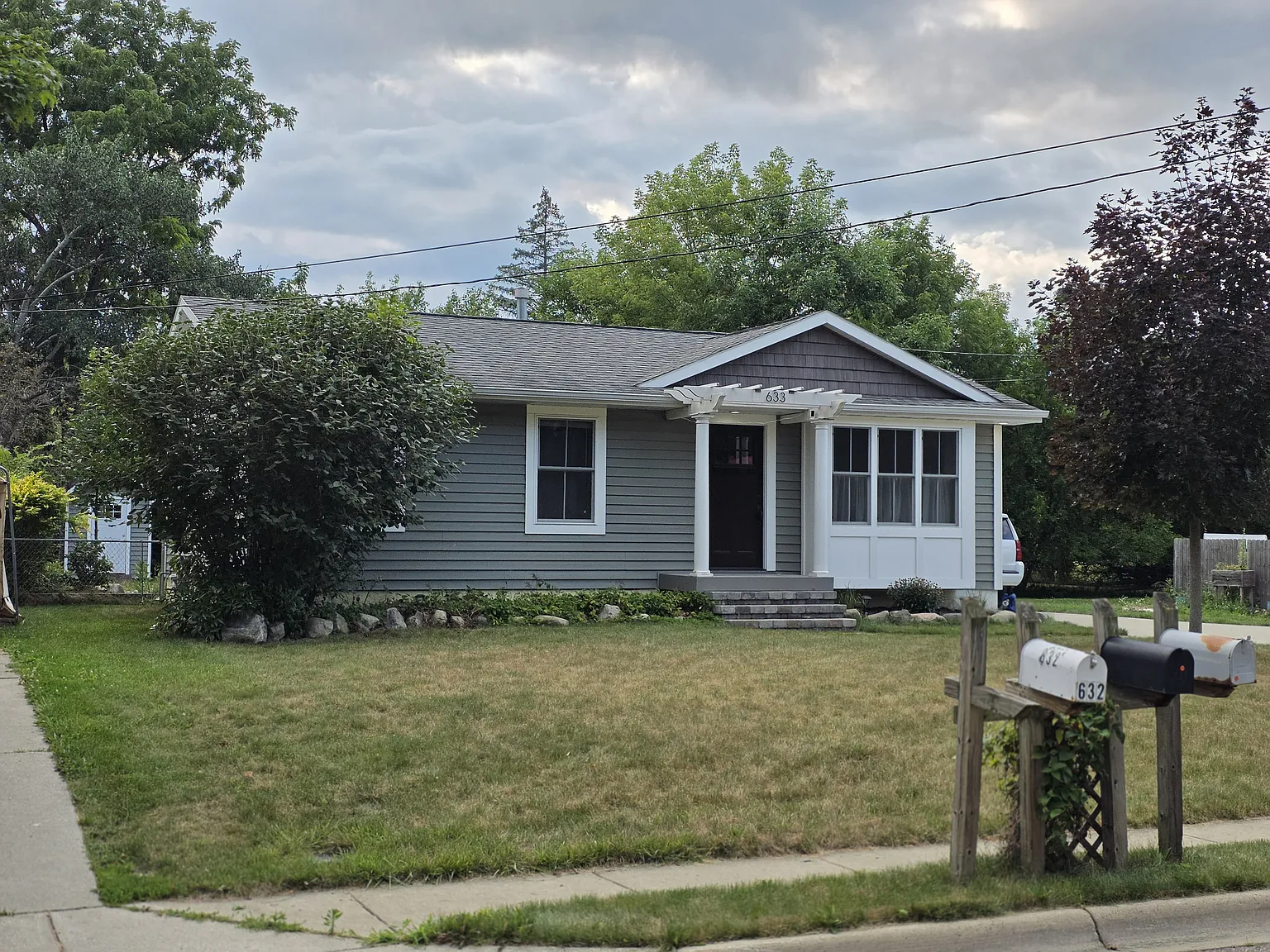 3 bed, 980 sqft, $2,400 — Photo 1