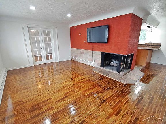 3rd image of 4789 Schneider St