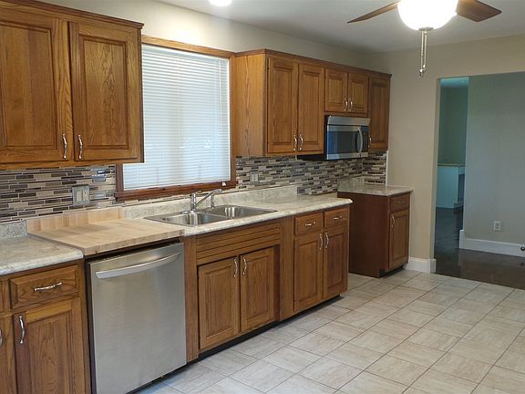 4th image of 1179 Willowdale Ave