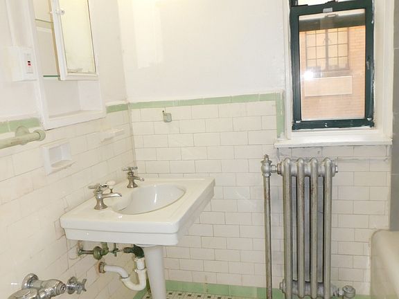 5th image of 1570 Oak Ave APT 615