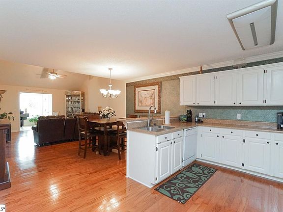 5th image of 137 Dove Haven Dr