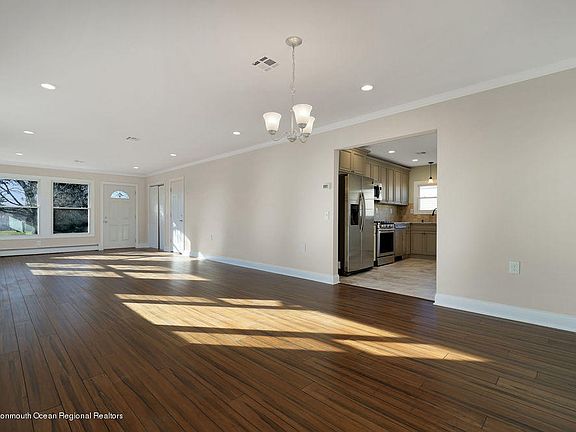 5th image of 9 Greenville Ct