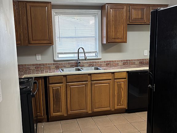 5th image of 7525 Sharbeth Dr S