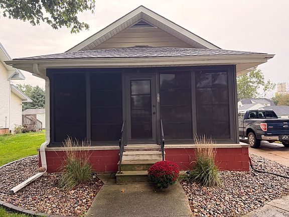 4th image of 213 Hickory St