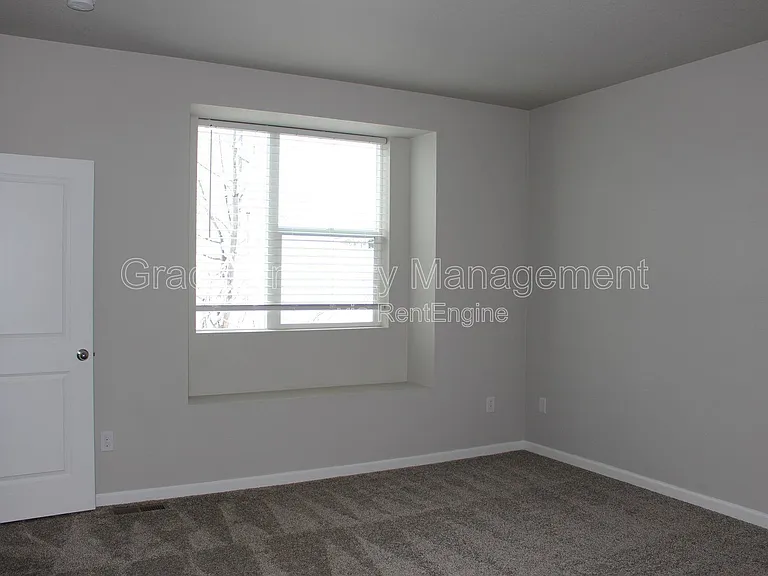 1156 Oak Cir — Photo 11