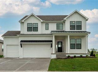 13230 Golden Oak Ct, Parkville, MO 64152