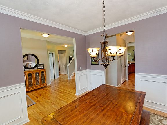 5th image of 12 Parkway Cir
