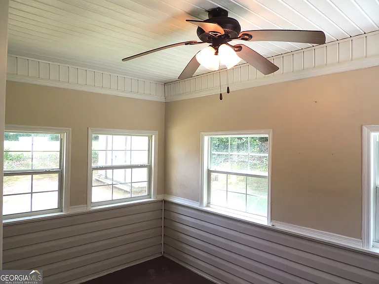 260 Mountainview Dr — Photo 17