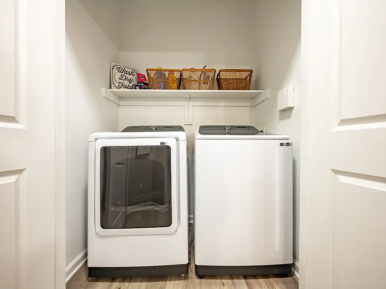 Central Park Apartments — Photo 28