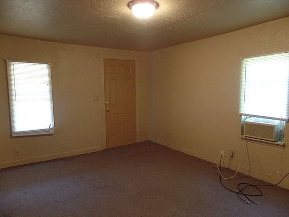 4th image of 300 1/2 W 14th St