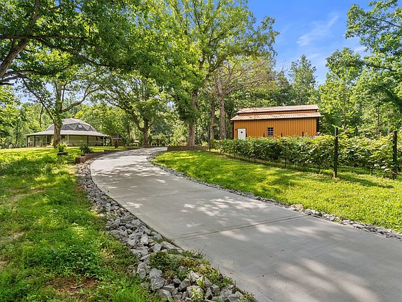 5th image of 7362 Walker Rd