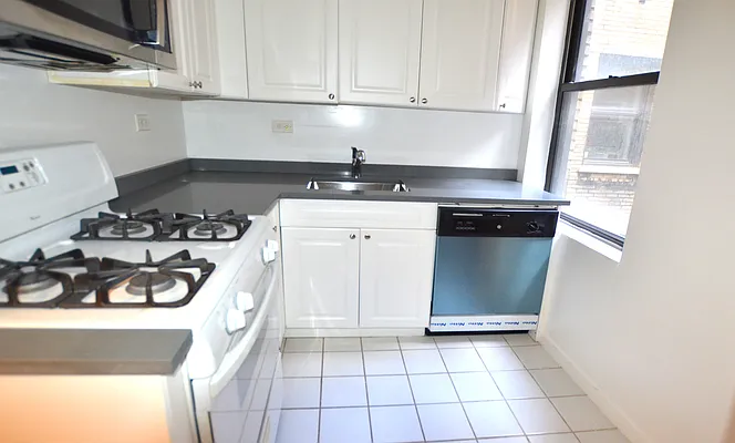 Rented by Manhattan Realty Group | media 14