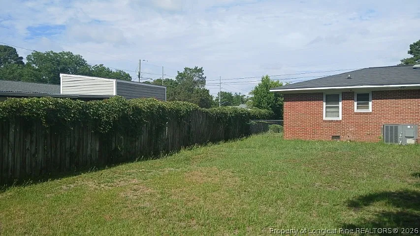 3 bed, 1.0 bath, 1177 sqft, $1,250 — Photo 3