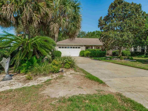 2034 Bayou Dr, Navarre, FL 32566