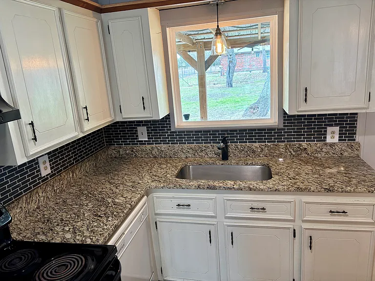 204 Brook St — Photo 16