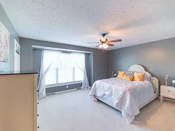 136 Mulberry Cir — Photo 5