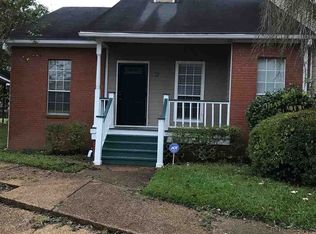 17 River Run Dr, Jackson, MS 39211