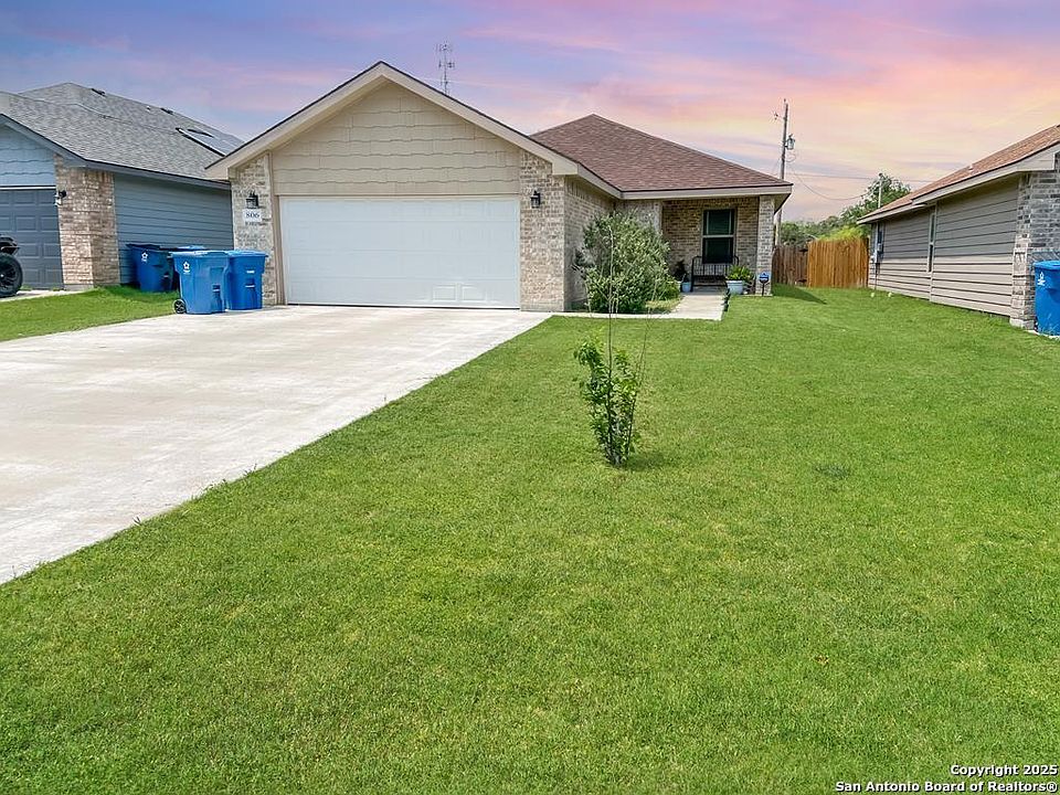 1st image of 806 W Inez