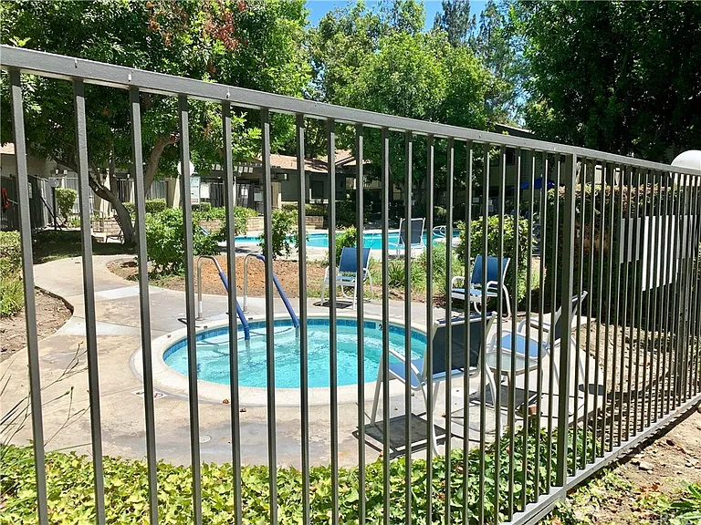 960 E Bonita Ave #116 — Photo 29