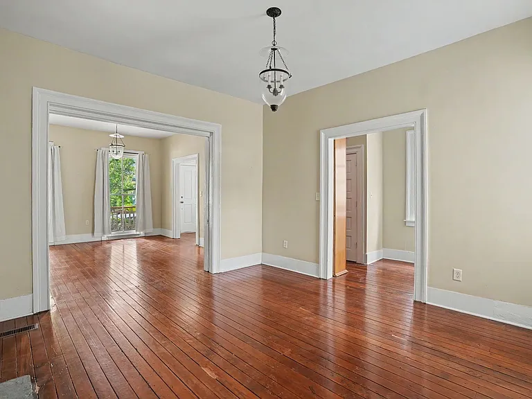 121 W Duffy St — Photo 12