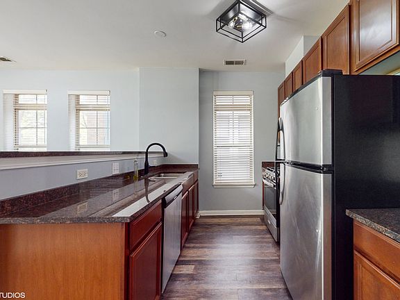 5th image of 3849 S Ellis Ave Unit 102
