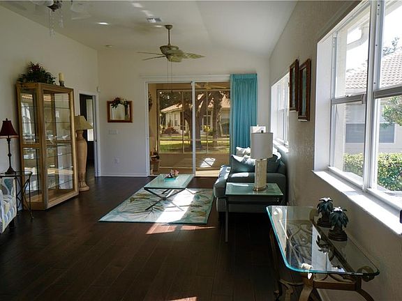 4th image of 1002 Yosemite Dr