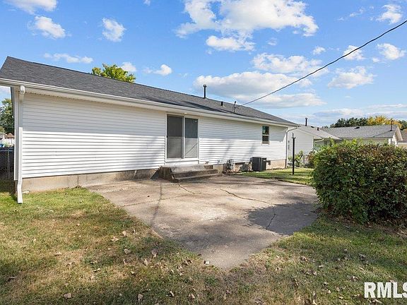 3rd image of 3708 Somerset Dr