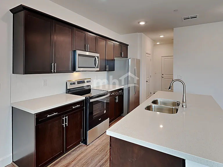 3332 Blodwen St — Photo 3