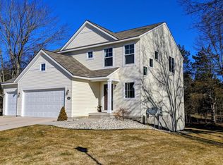 846 Katie Ct, Norton Shores, MI