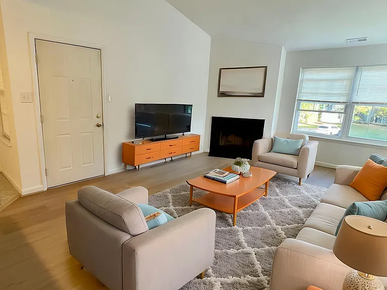 Living Area (Virtually Staged)