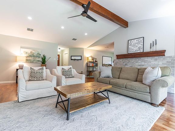 3rd image of 4605 Bridlewood Dr