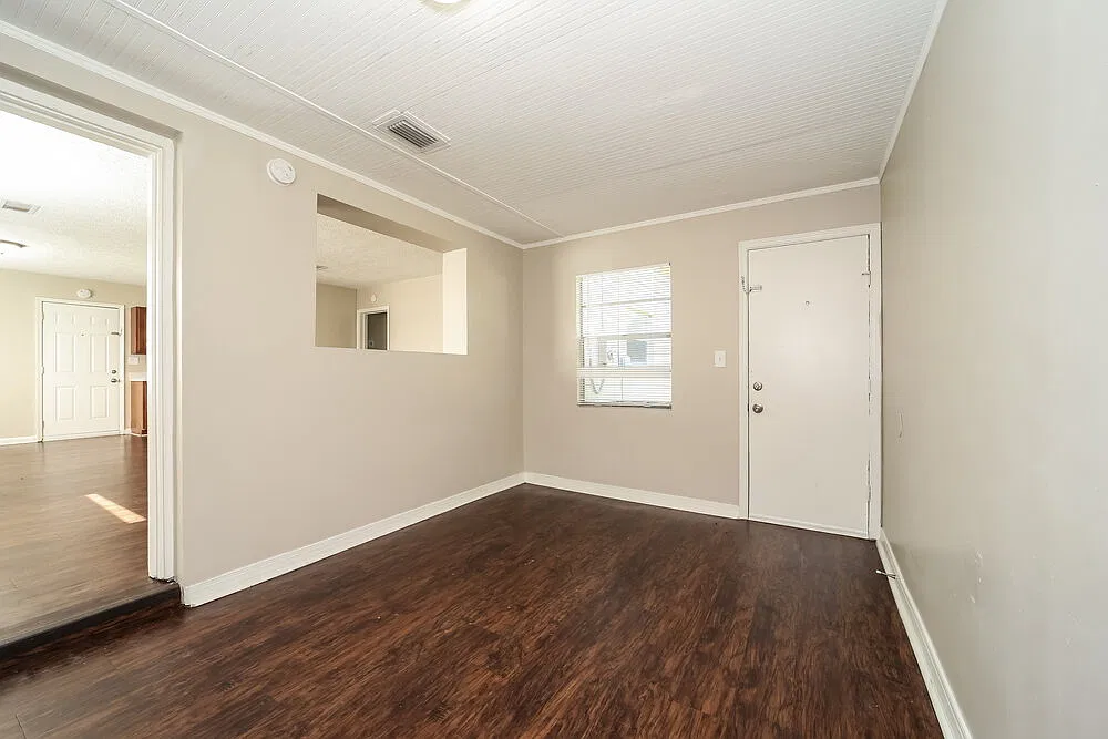 3 bed, 1.0 bath, 1196 sqft, $1,535 — Photo 3