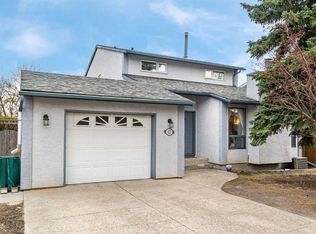 112 W Woodglen Rd SW, Calgary, AB T2W 4Z1
