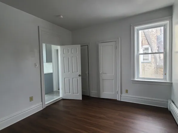 297 Griffith Street image 8 of 13